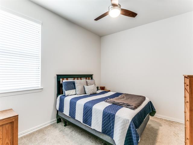 Building Photo - 915 Uplands Dr