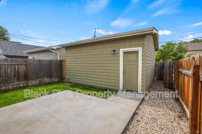 Building Photo - 909 N 31st St