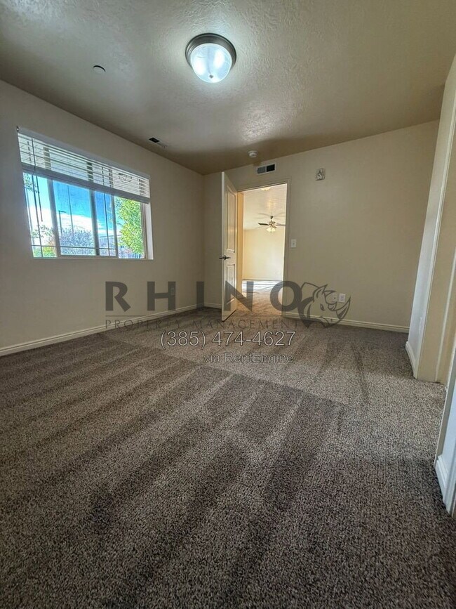 Building Photo - 6941 Village River Ln