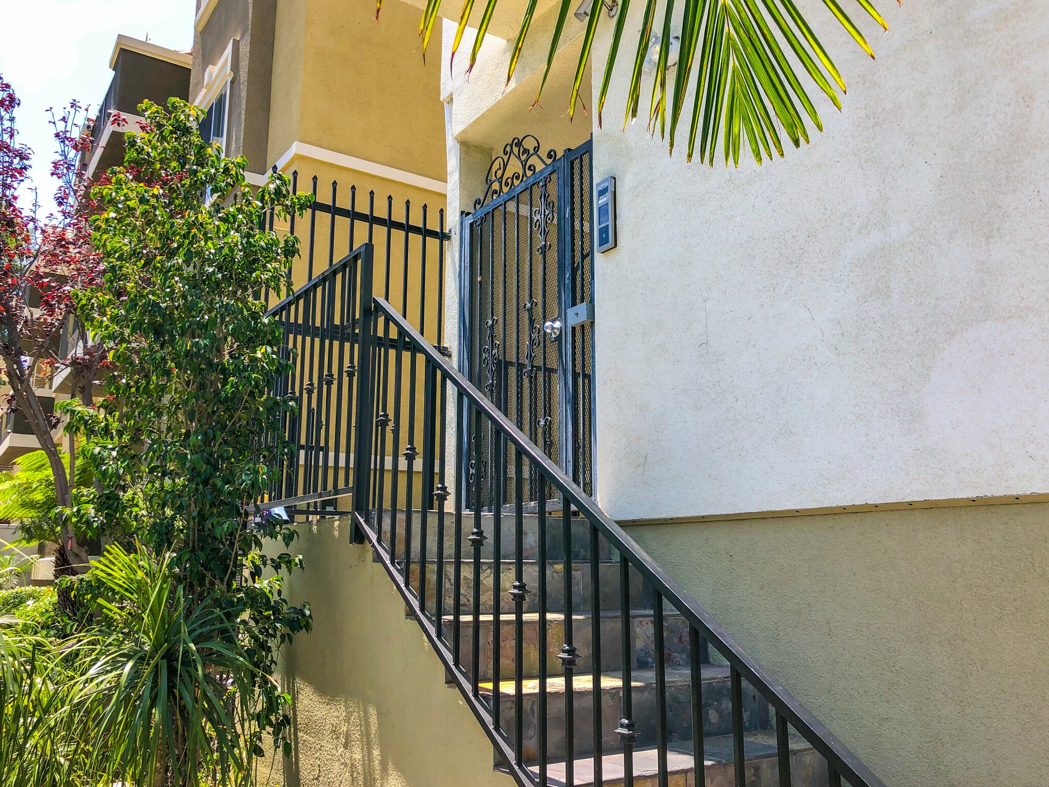 Building Photo - 2027 Beloit Ave