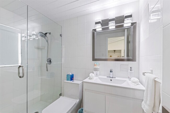 Building Photo - 1663 N Fort Lauderdale Beach Blvd