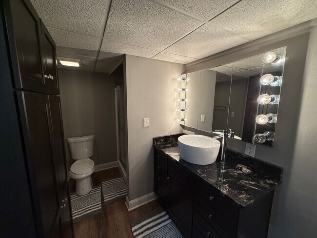 Building Photo - Partially Furnished Townhome 3-Bed, 3.5-Bath in Overland Park – Stunning with Modern Updates & Co...