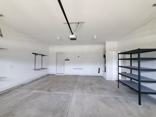 Building Photo - Gorgeous Home In Turnberry Subdivision