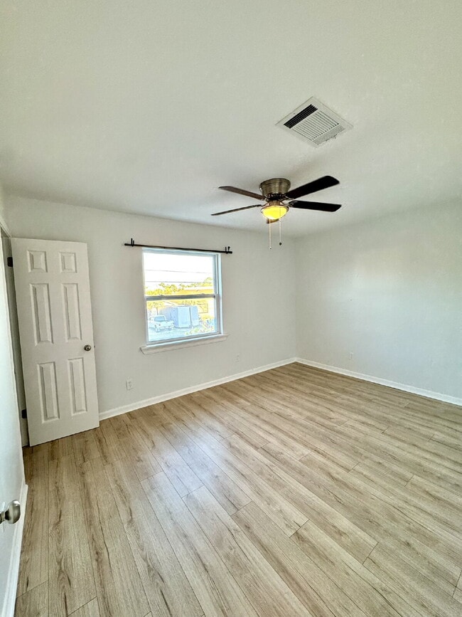 Building Photo - 8003 Beach Dr