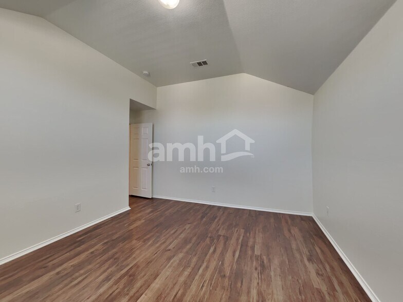 Building Photo - 12529 Patnoe Dr