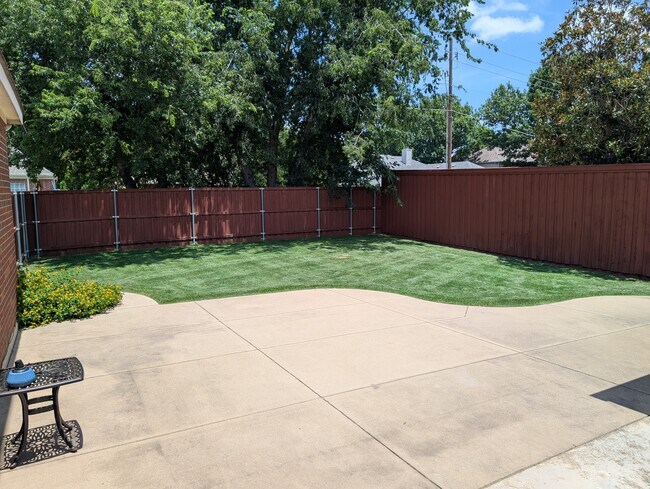 Building Photo - 1433 Fieldstone Dr
