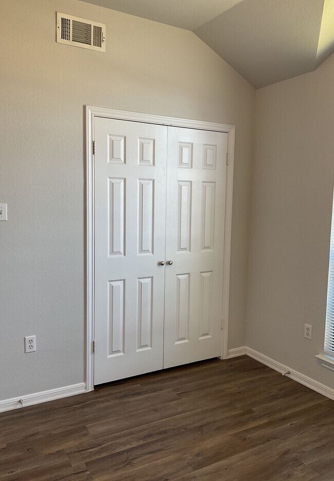 Building Photo - 4208 Shagbark Dr