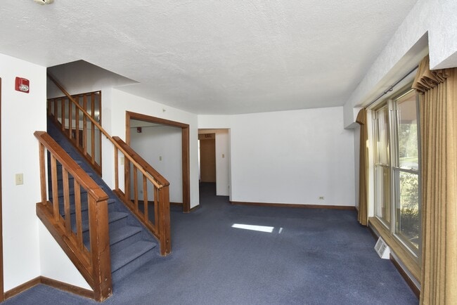 Building Photo - 5741 W Cedar Ave