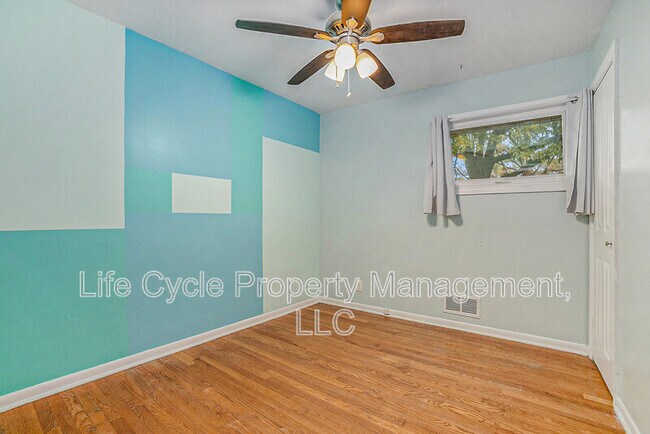 Building Photo - 1437 Lewison Ave NE