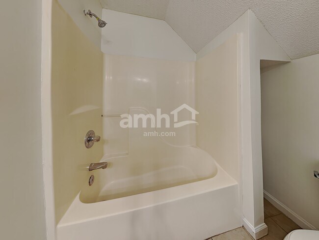 Building Photo - 6 Saddlemount Ln