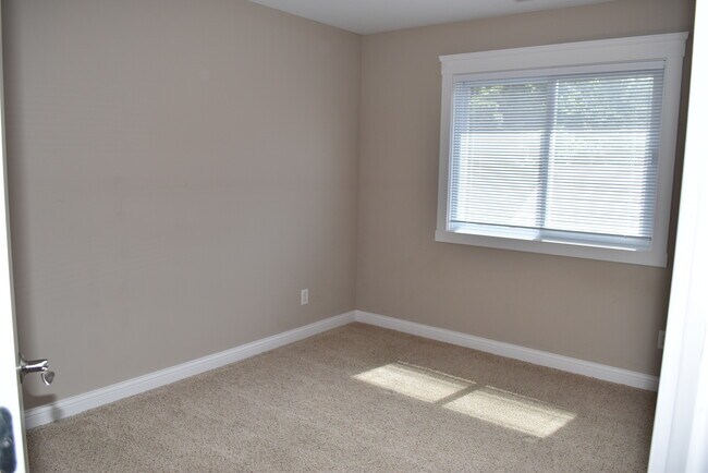 Building Photo - 2105 Herrick Ave