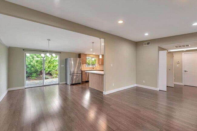 Building Photo - Modern Elegance & Effortless Style l 4BR Santa Clara Home