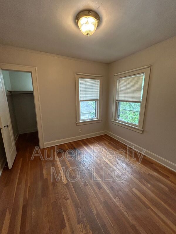 Building Photo - 5412 Harrison St