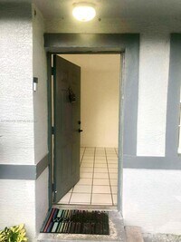 Building Photo - 580 Tallulah Rd