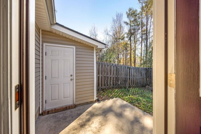 Building Photo - 638 Goodale Ln