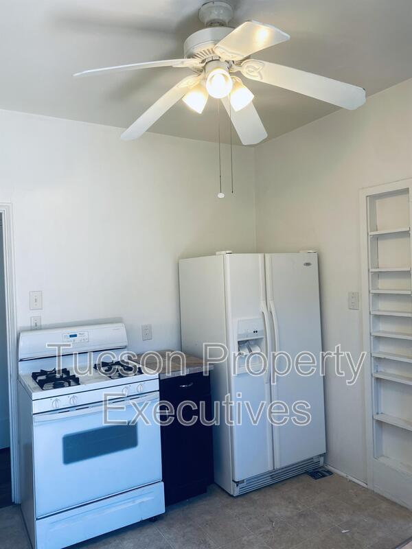 Building Photo - 1233 E Mabel St