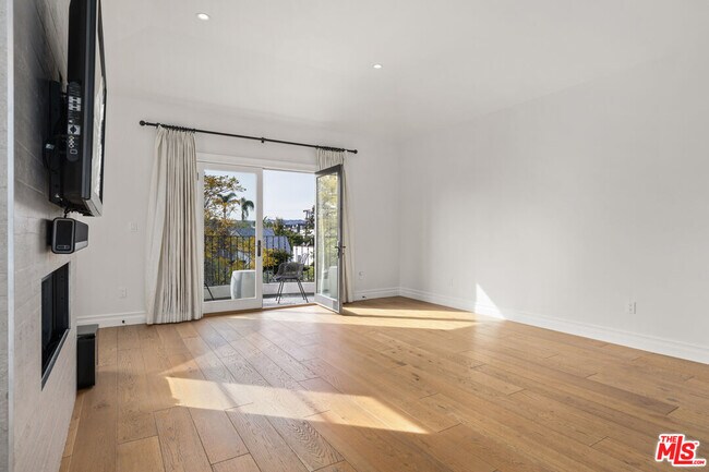 Building Photo - 100 N La Jolla Ave