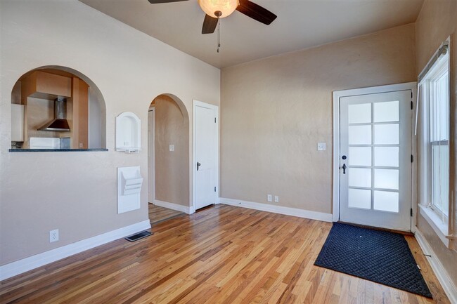 Building Photo - 125 N Alarcon St
