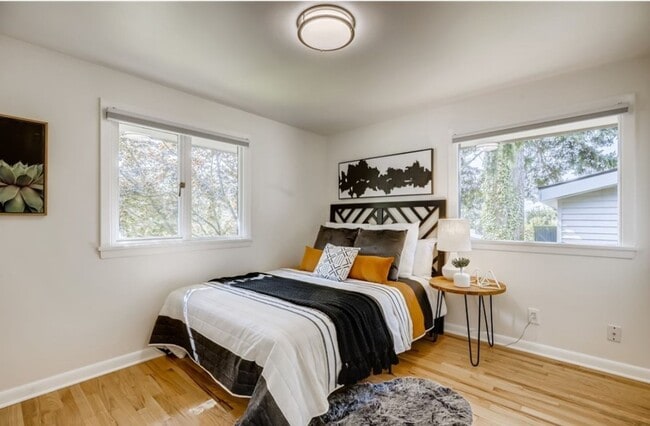 Building Photo - 3Bd/1.75Ba Seattle House