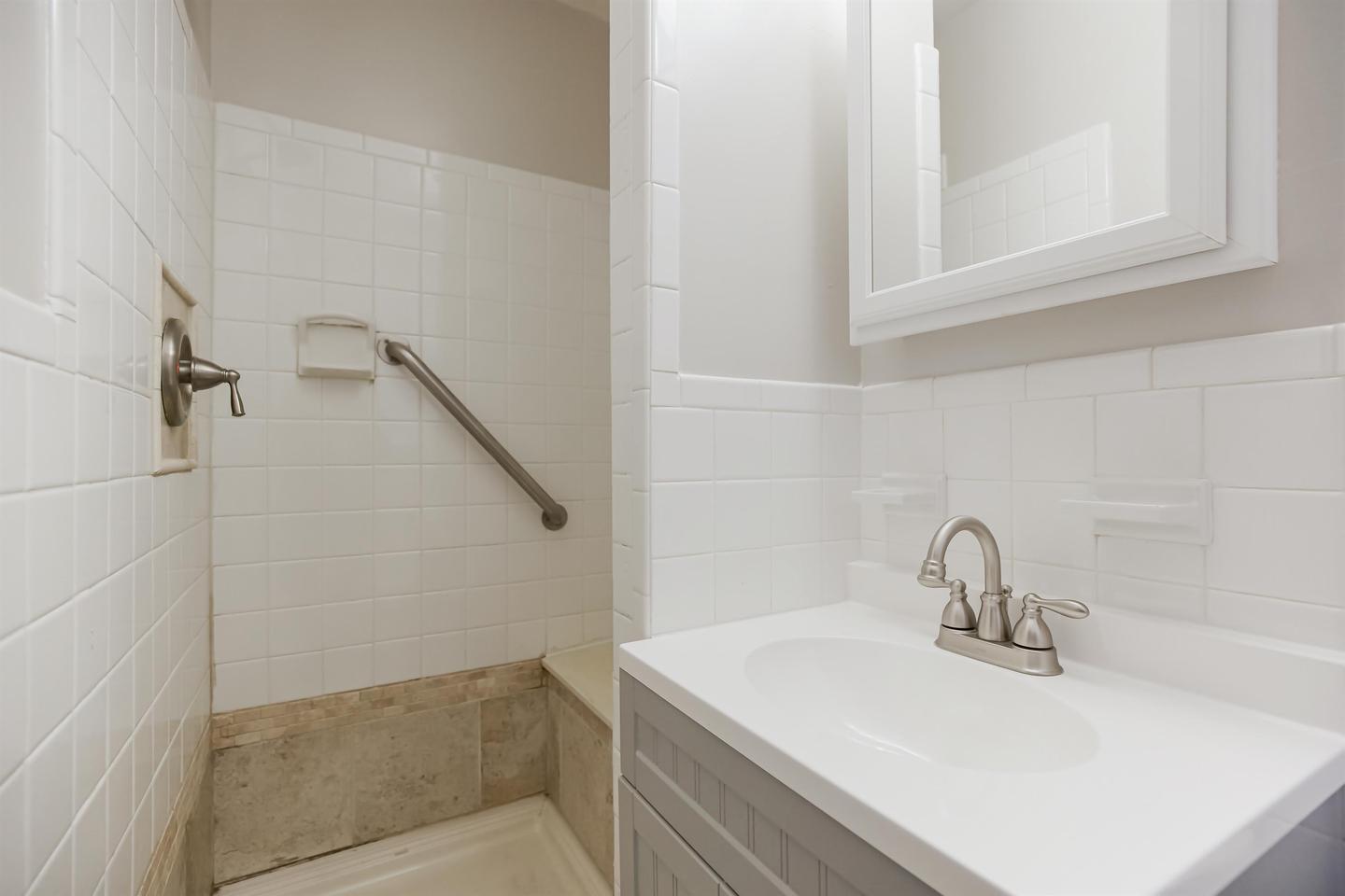 Building Photo - 407 SW Stratford Rd