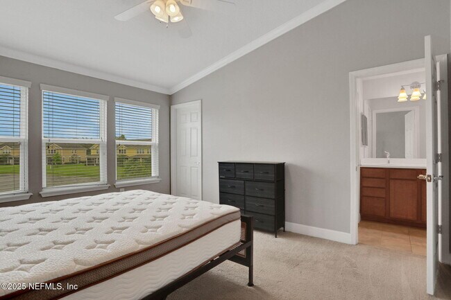 Building Photo - 6846 Roundleaf Dr