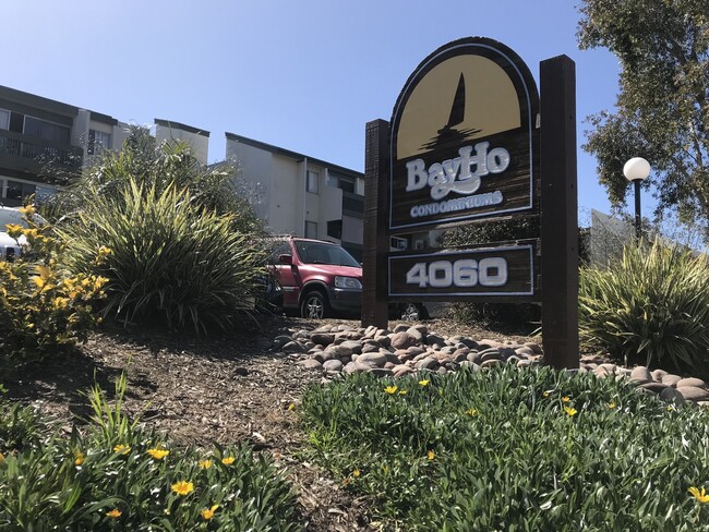 Building Photo - Upgraded Studio in Heart of San Diego - 2 WEEKS FREE Move in by 3/1/26