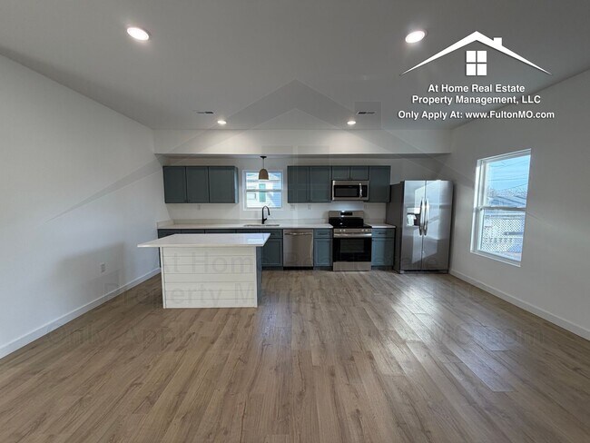 Building Photo - 508 E 8th St