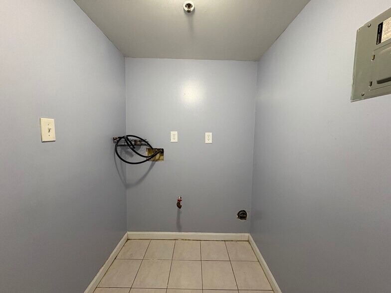 14 Bergen Ave 2 - 7 Bergen Ave