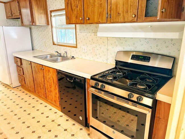 Building Photo - 3 bed/2 bath Country Home