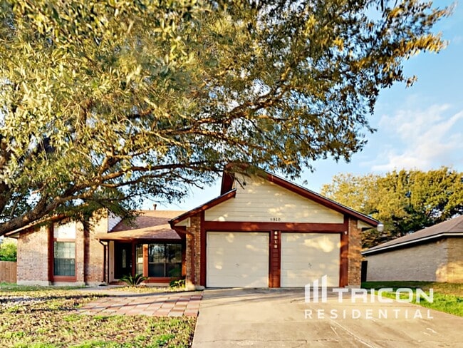 Building Photo - 6810 Maple Lk St