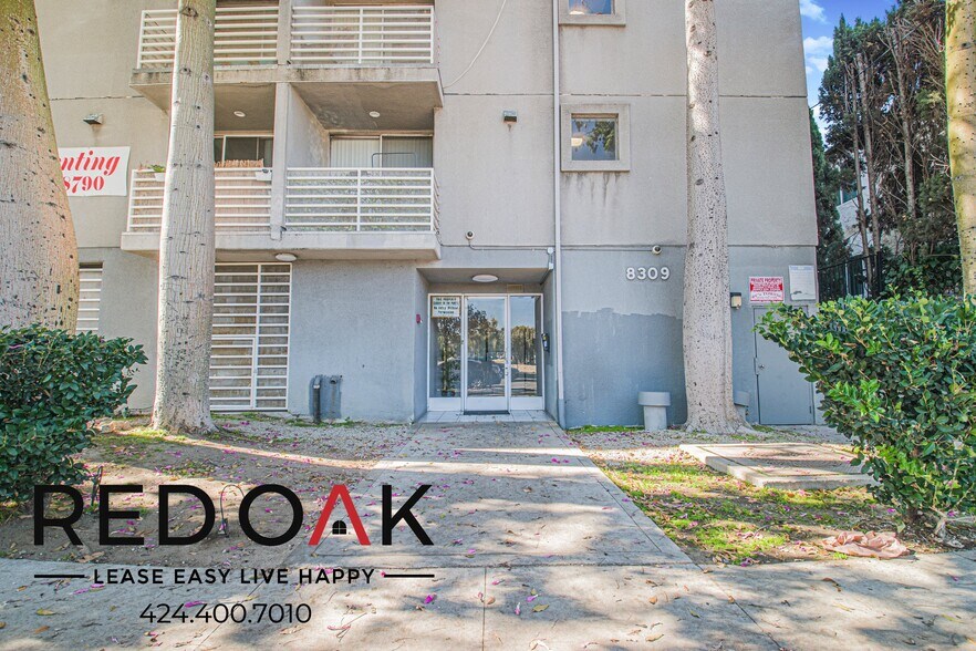 Building Photo - 8309 Cedros Ave