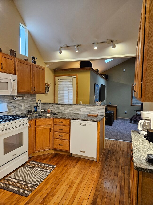 Building Photo - 544 W Wilson St