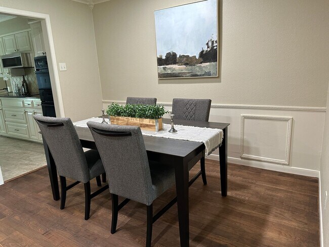 Building Photo - Updated 4 Bedroom Corner Lot in Woodway