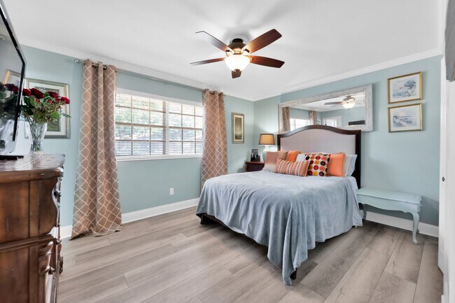 Building Photo - 111 Bayshore Ct NE