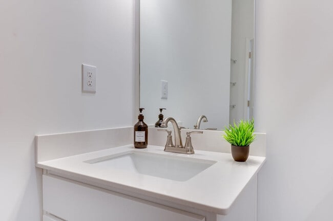 Building Photo - 4122 Bunker Dr