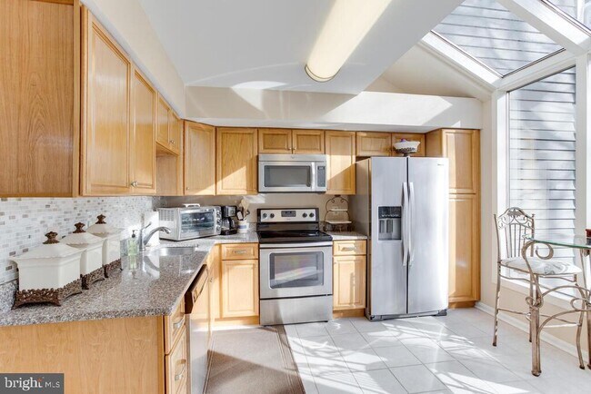 Building Photo - 100 Spring Pl Way