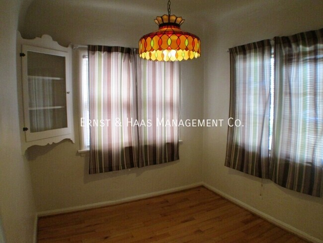 Building Photo - Lovely Spanish Styled Lower Duplex Unit in...