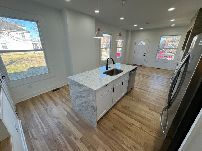 Building Photo - 2 Bedroom - Weiland Park