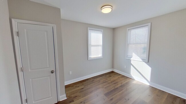 Building Photo - 3607 Fernhill Ave