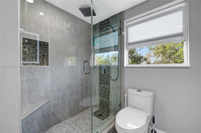 Building Photo - 2751 N Palm Aire Dr