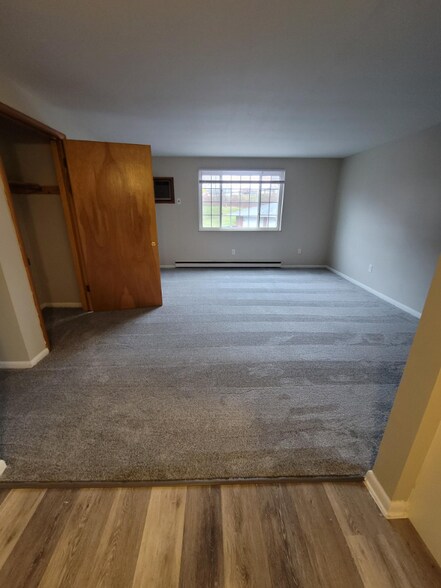 Building Photo - 7320 Sunset Strip Ave NW