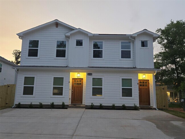 Building Photo - 16710 Timberglen St