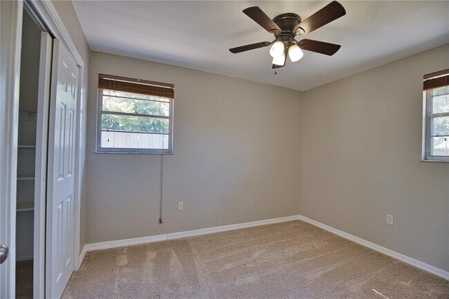 Building Photo - 1056 Venetian Pkwy