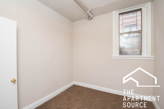 Building Photo - 1371 W Estes Ave