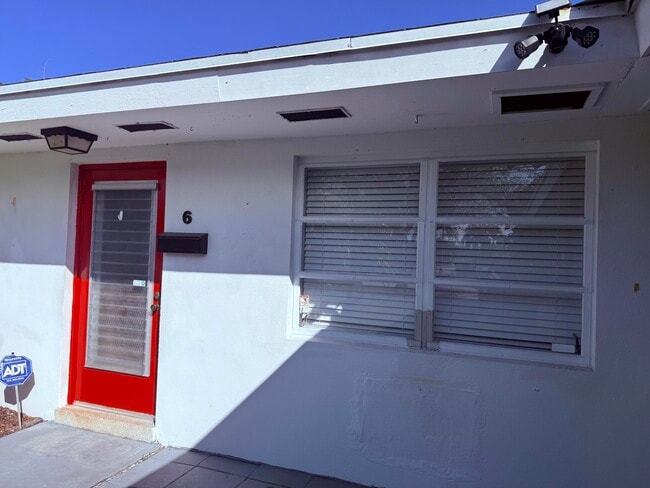 Building Photo - 626 Prosperity Farms Rd