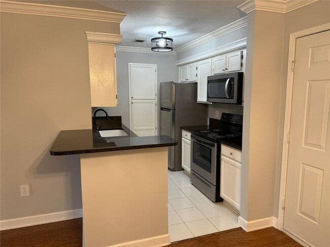 Building Photo - 1308 Pine Heights Dr NE