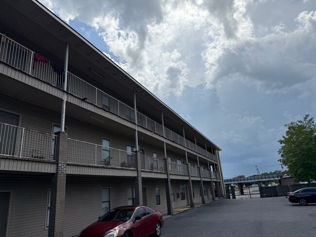Building Photo - 373 Community College Dr