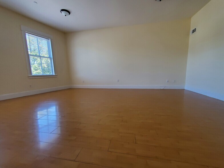 Building Photo - 2597 Telegraph Ave