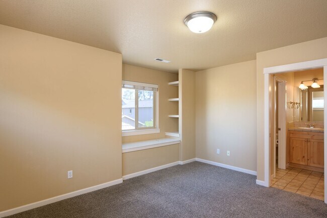 Building Photo - Wonderful 4 bedroom in SE Bend!