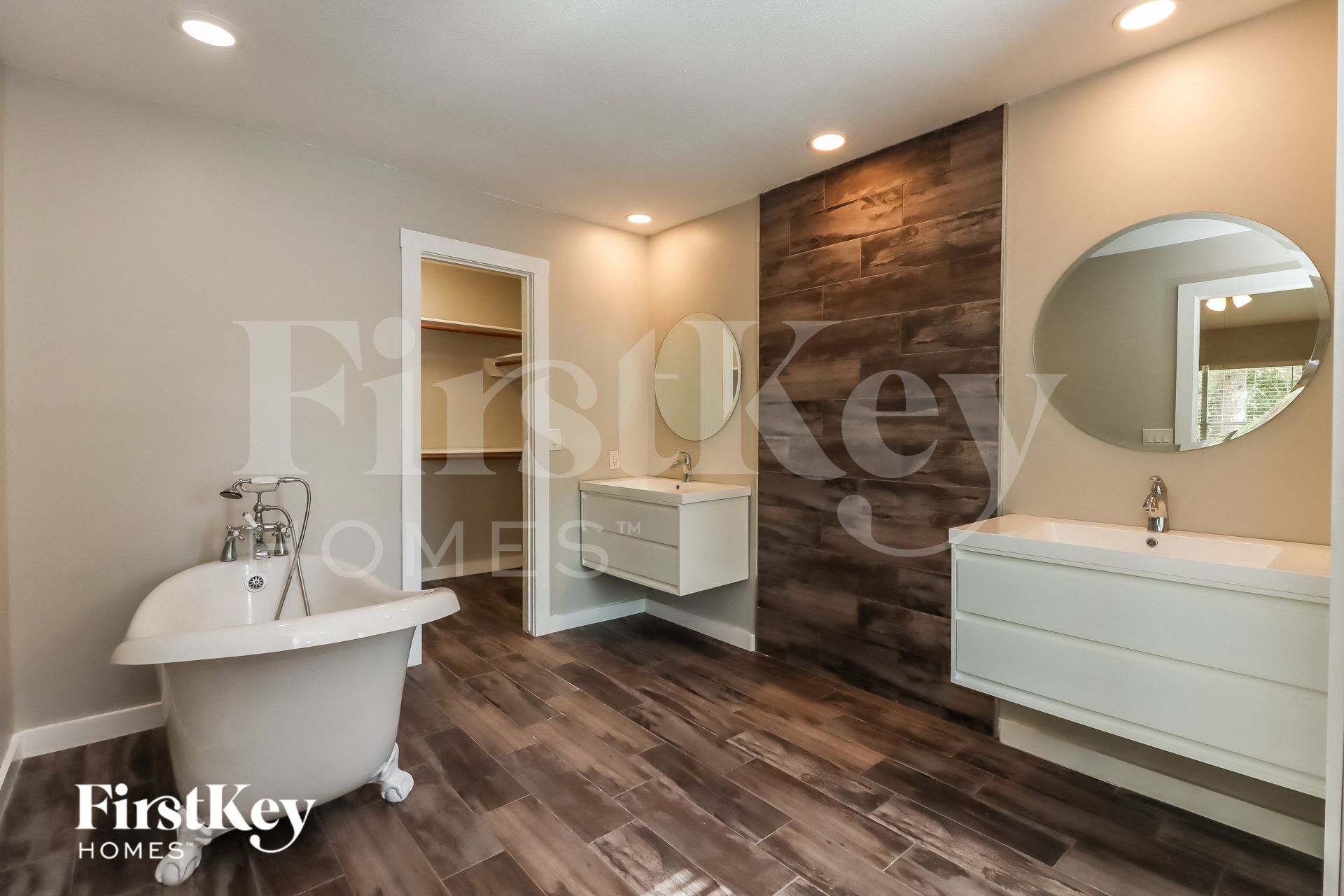 Building Photo - 7935 Shangrila Ln